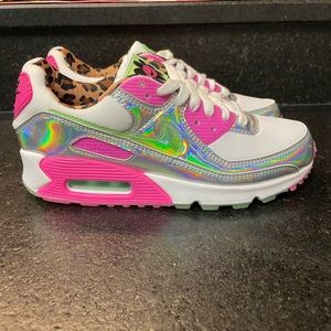 NWOT Women’s Nike AirMax 90 LX Laser Fuchsia-Daisy Leopard Iridescent Sneaker